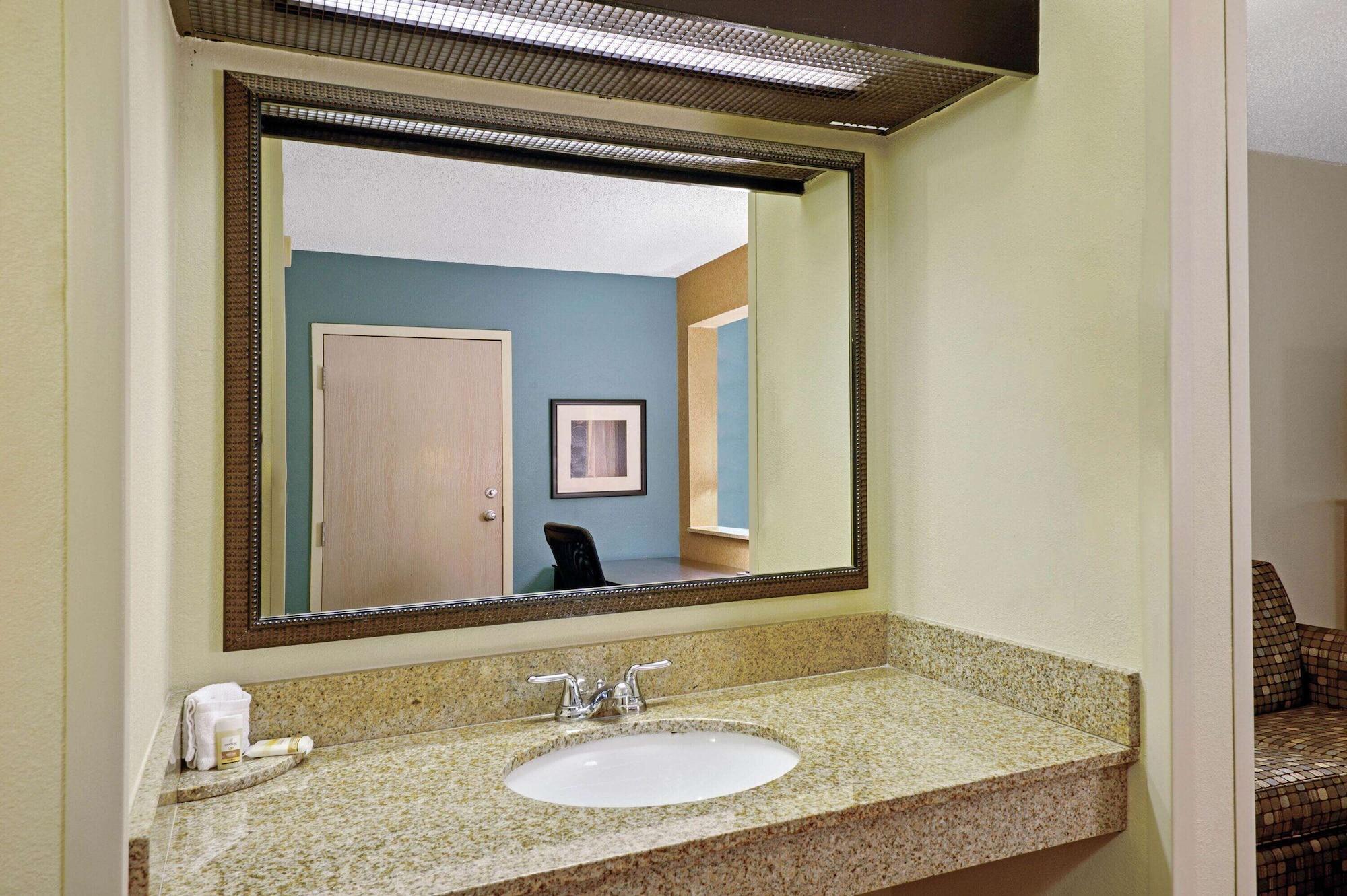 La Quinta Inn By Wyndham Columbia Se Fort Jackson Esterno foto