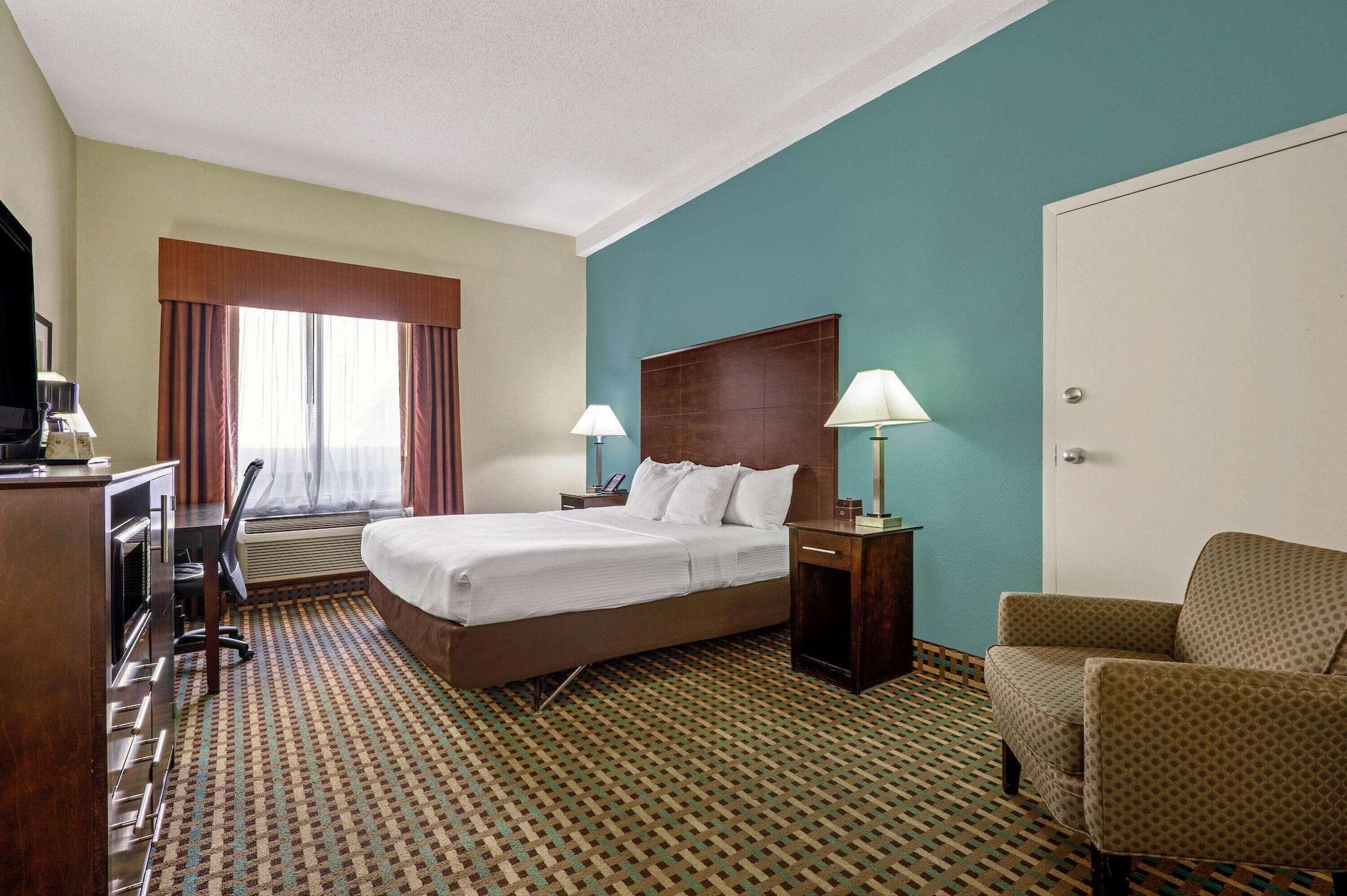 La Quinta Inn By Wyndham Columbia Se Fort Jackson Esterno foto