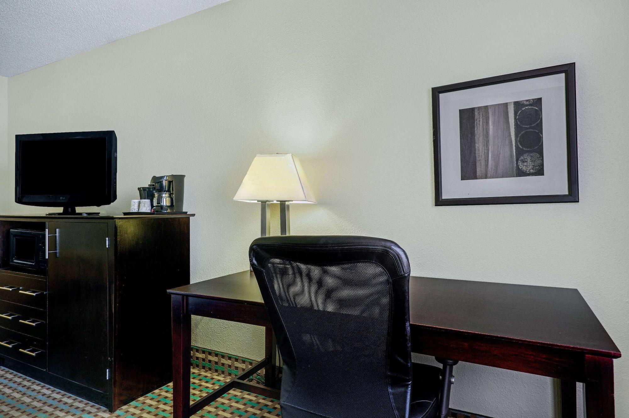 La Quinta Inn By Wyndham Columbia Se Fort Jackson Esterno foto