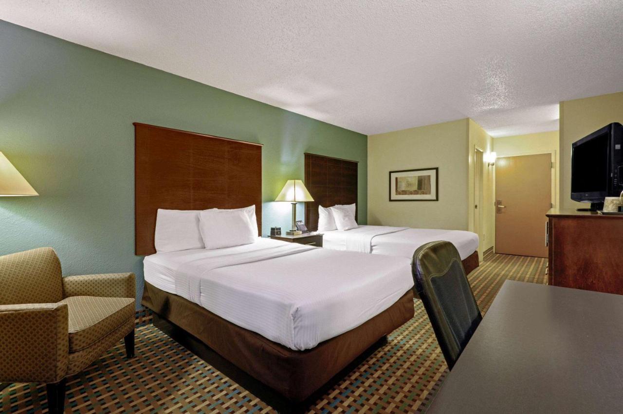 La Quinta Inn By Wyndham Columbia Se Fort Jackson Esterno foto